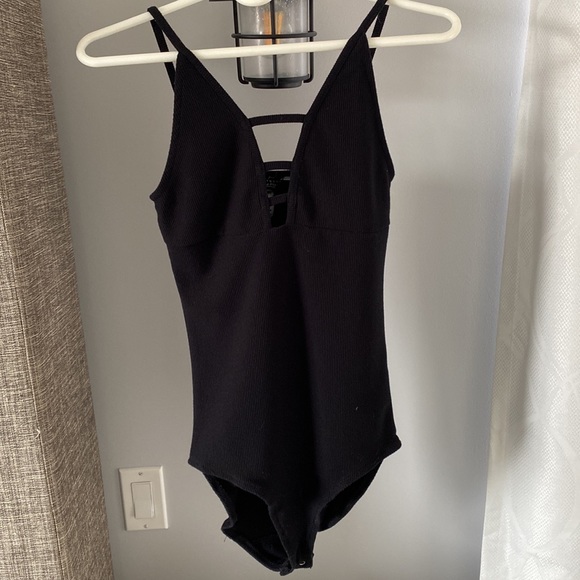 2/$20🔥Ladies black sexy plunge neck body suit size small - Picture 2 of 5